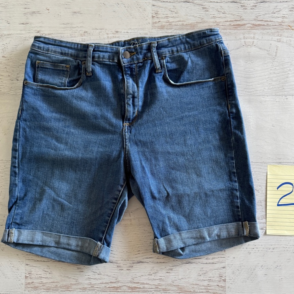 Denim Bermuda length shorts. Universal Threads. Gently used. Size 16.
